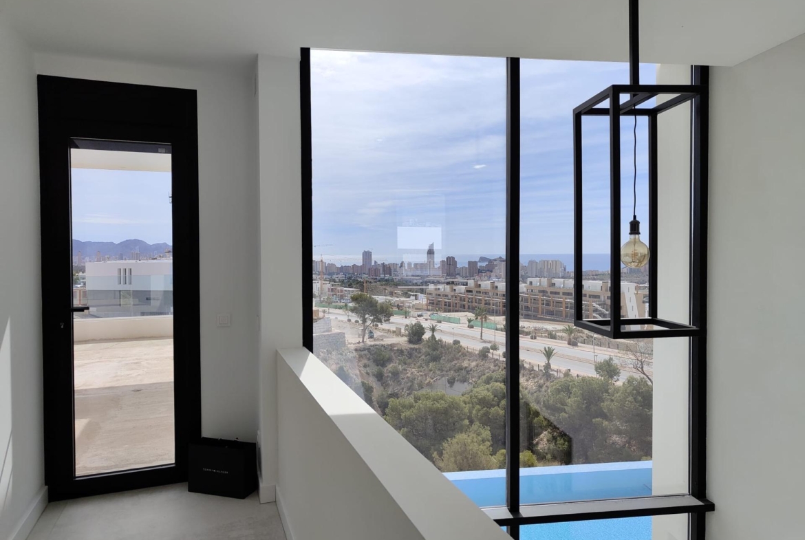 LARGE MODERN VILLA IN FINESTRAT