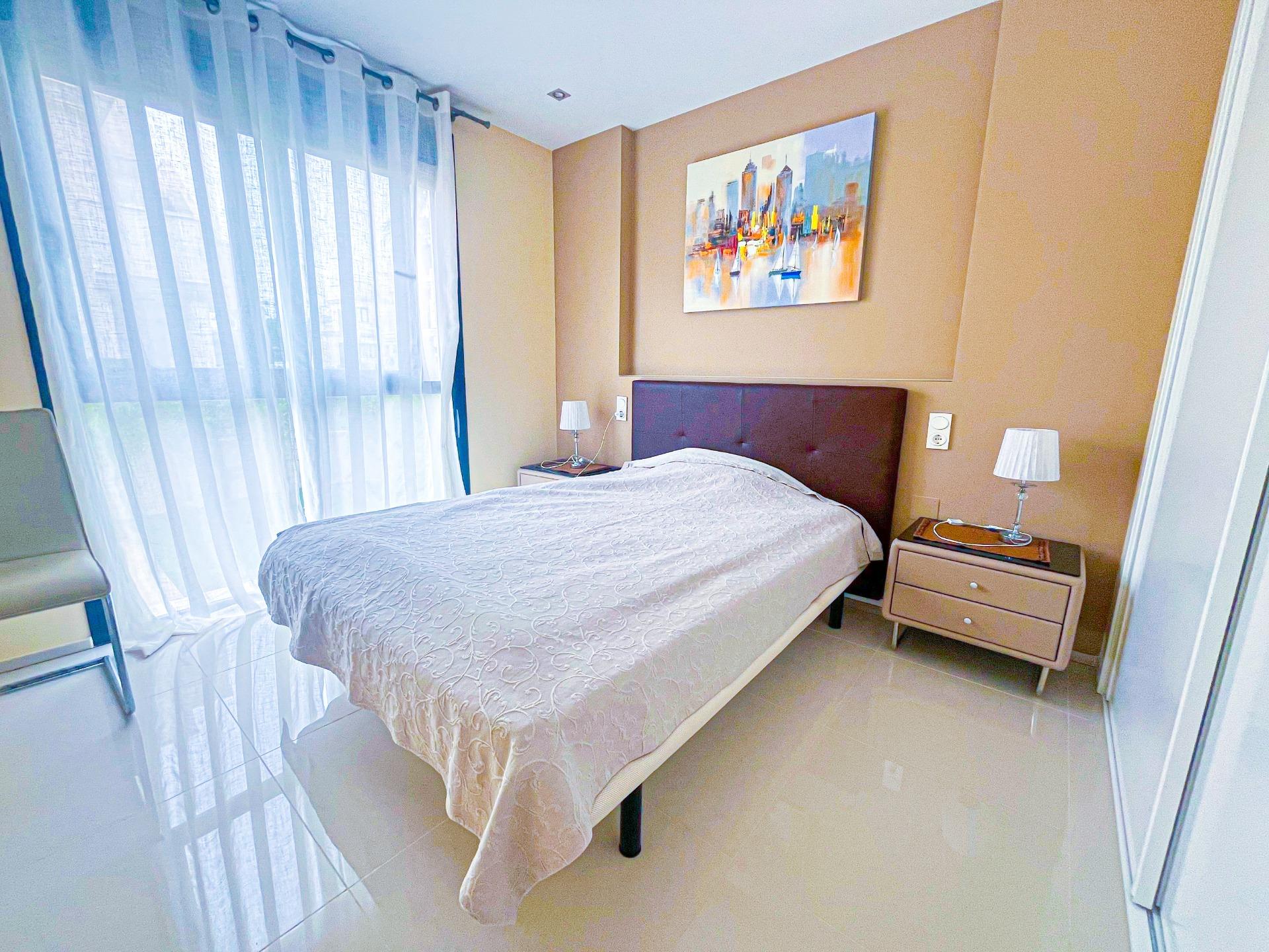 4-37-13 VILLA DE LUJO EN LA ZENIA. 5 DORM. 4 BAÑOS. PISCINA PRIVADA. PARCELA 410 M2.