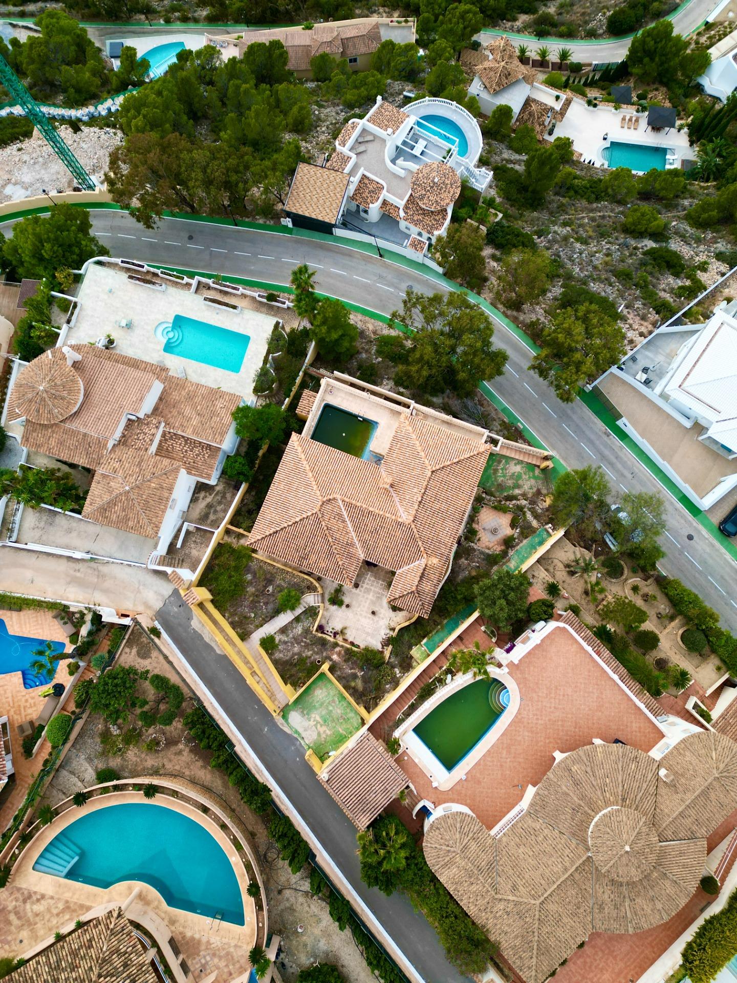 “Villa met panoramisch uitzicht en groot potentieel in Altea Hills”