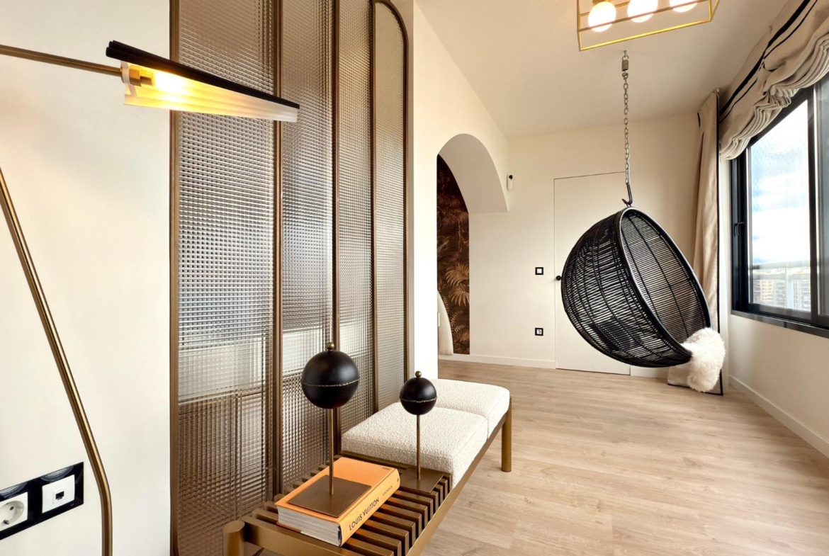Exclusief penthouse met uitzicht op zee en prachtige renovatie, in pau 5