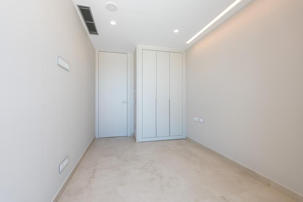 l Impressionante Dúplex a Estrenar en Primera Línea de Playa en Benidorm – Poniente