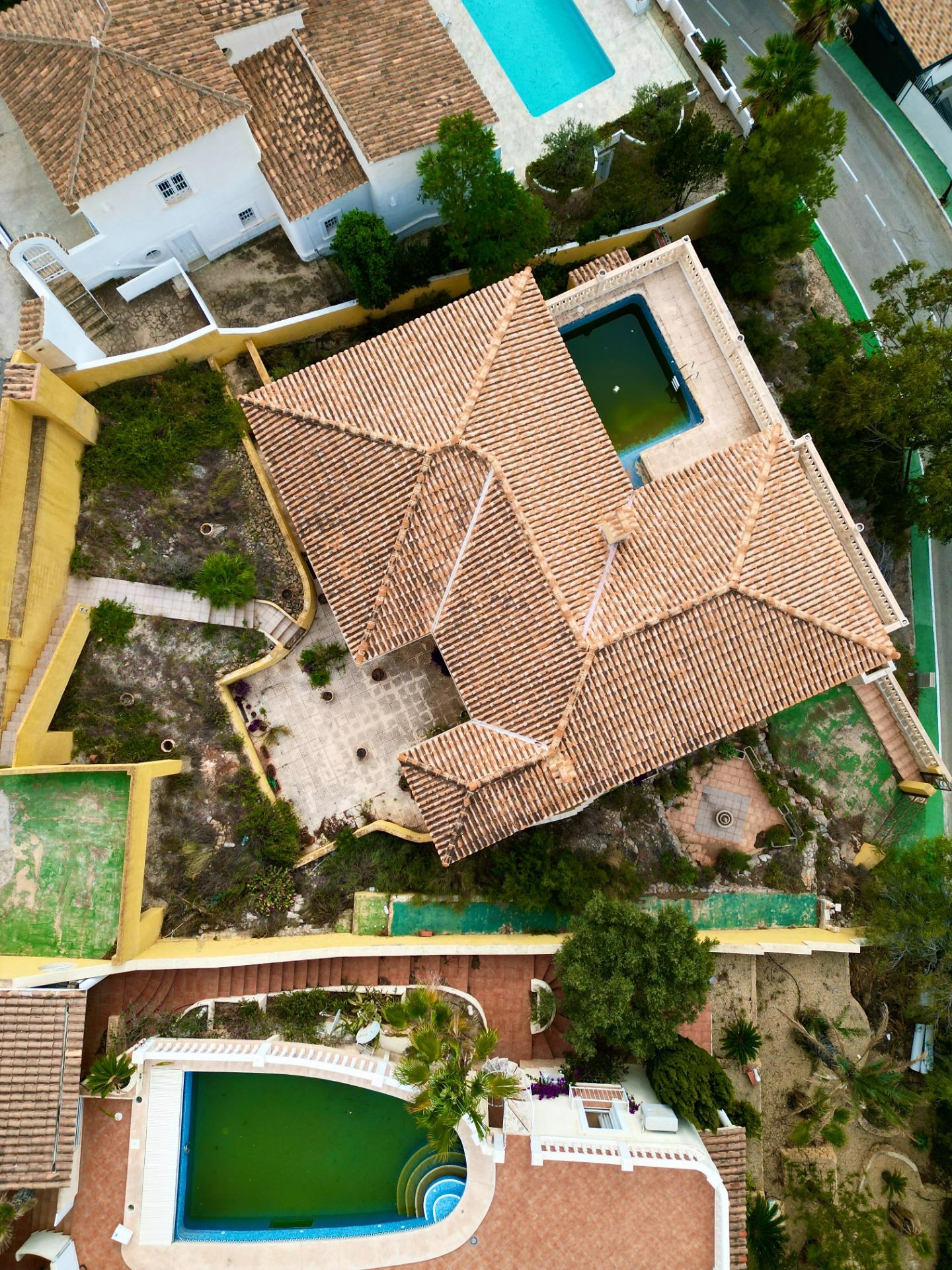 “Villa met panoramisch uitzicht en groot potentieel in Altea Hills”