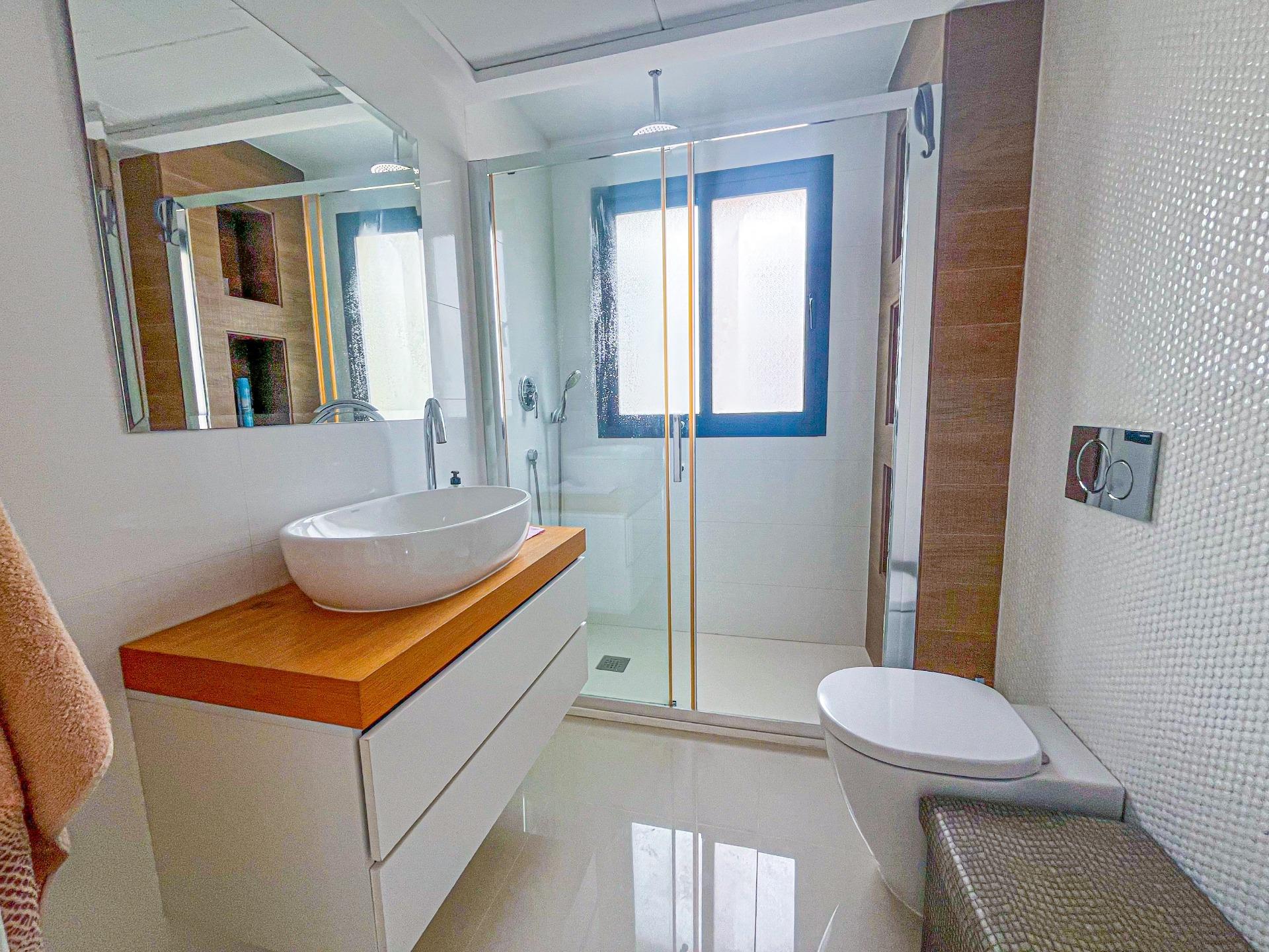 4-39-11 VILLA DE LUJO EN LA ZENIA. 5 DORM. 4 BAÑOS. PISCINA PRIVADA. PARCELA 410 M2.