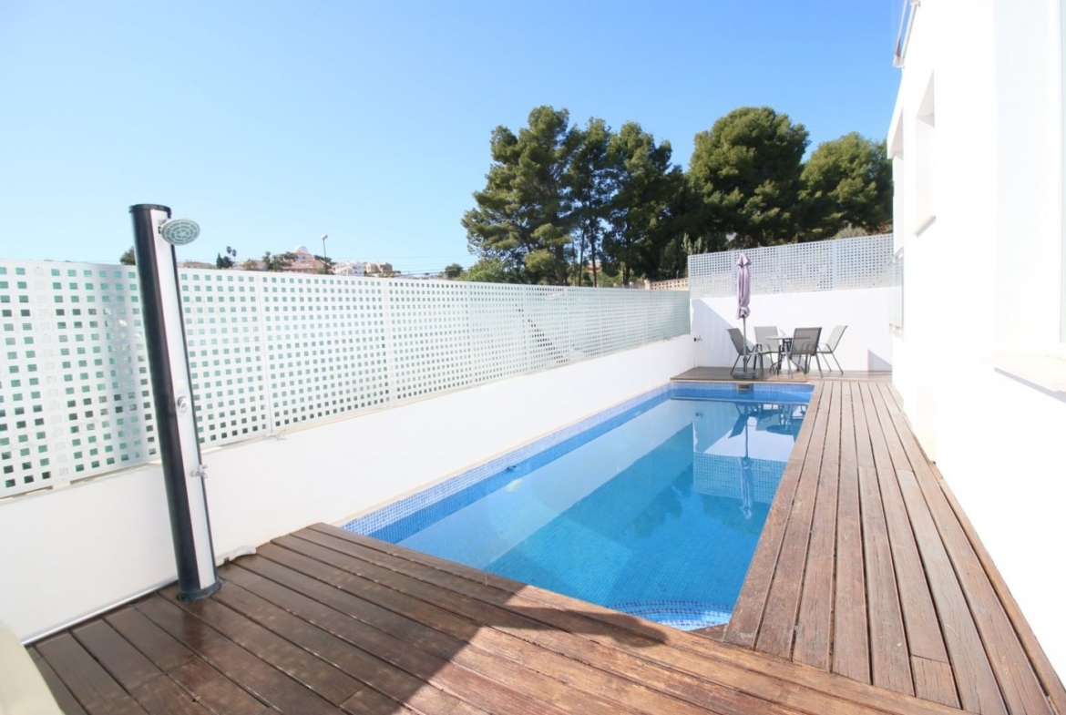 Villa de obra nueva en zona Av. Coloma de La Nucia