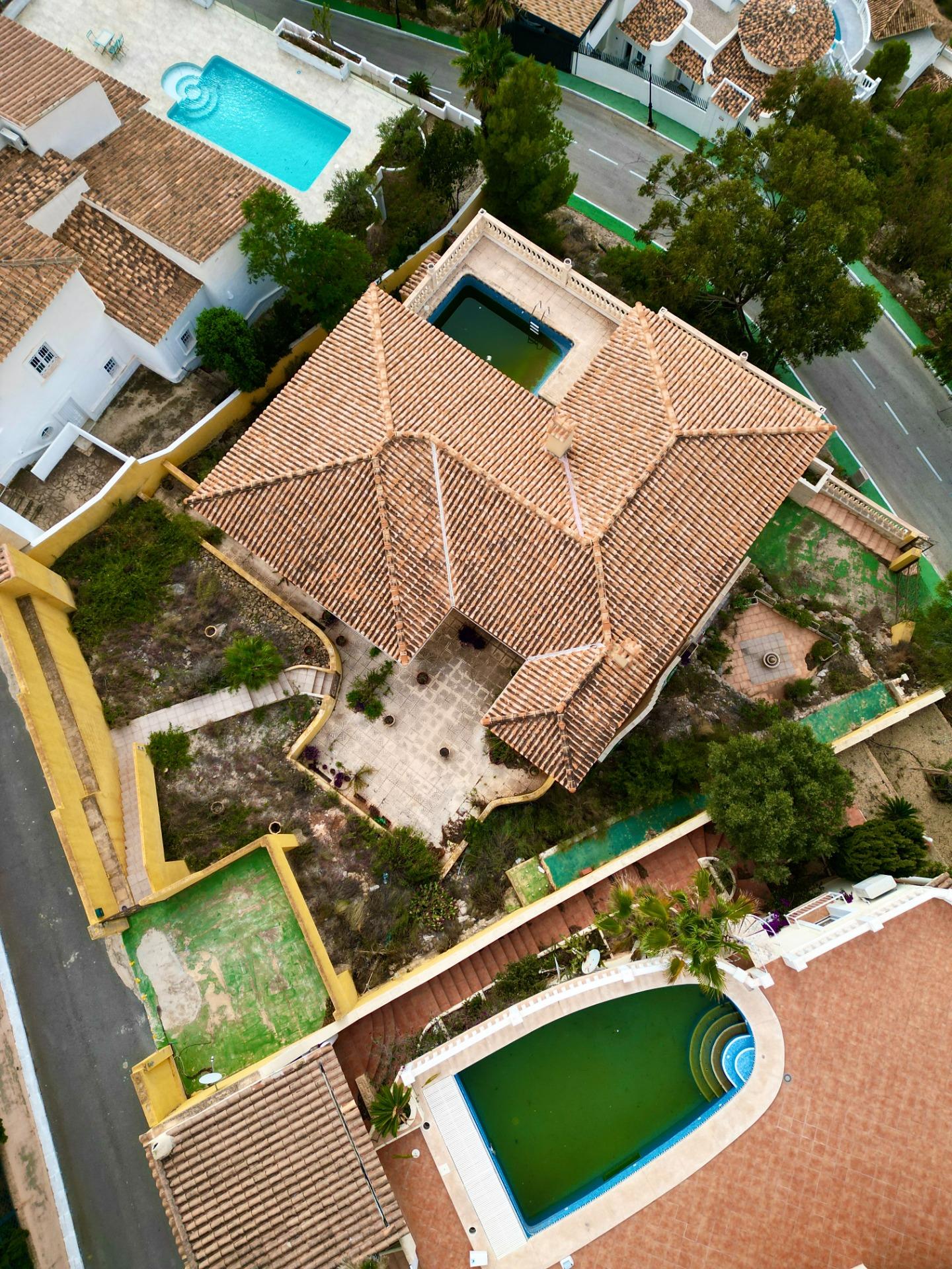 “Villa met panoramisch uitzicht en groot potentieel in Altea Hills”