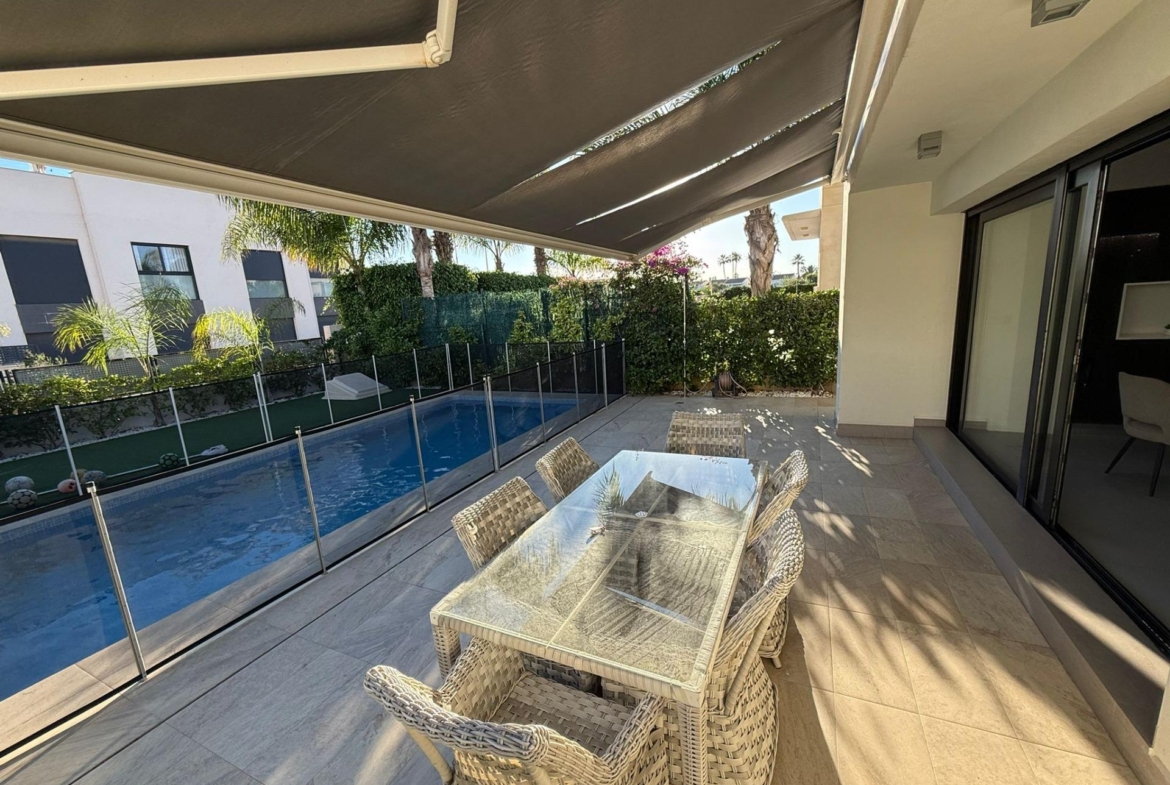 Prachtige vrijstaande villa met een perceel van 300 m2