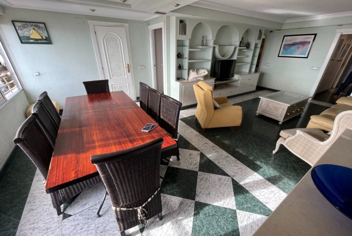 Great apartment with sea views