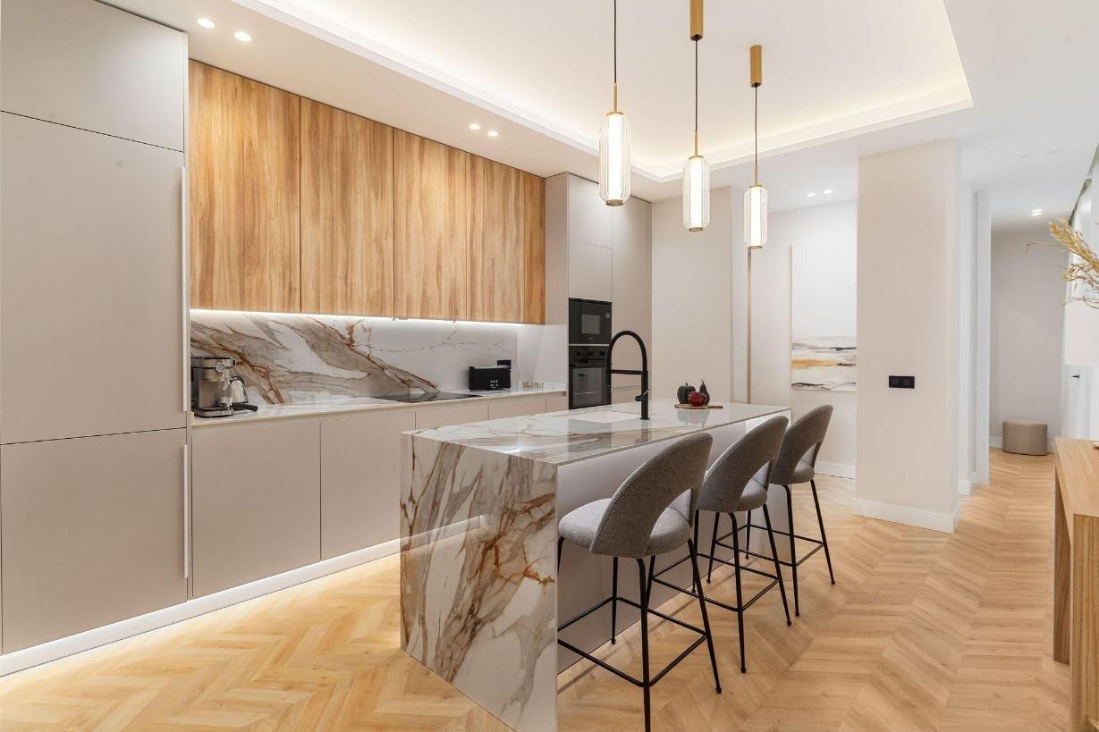 LUXUEUS VOLLEDIG GERENOVEERD APPARTEMENT IN MADRID CENTER