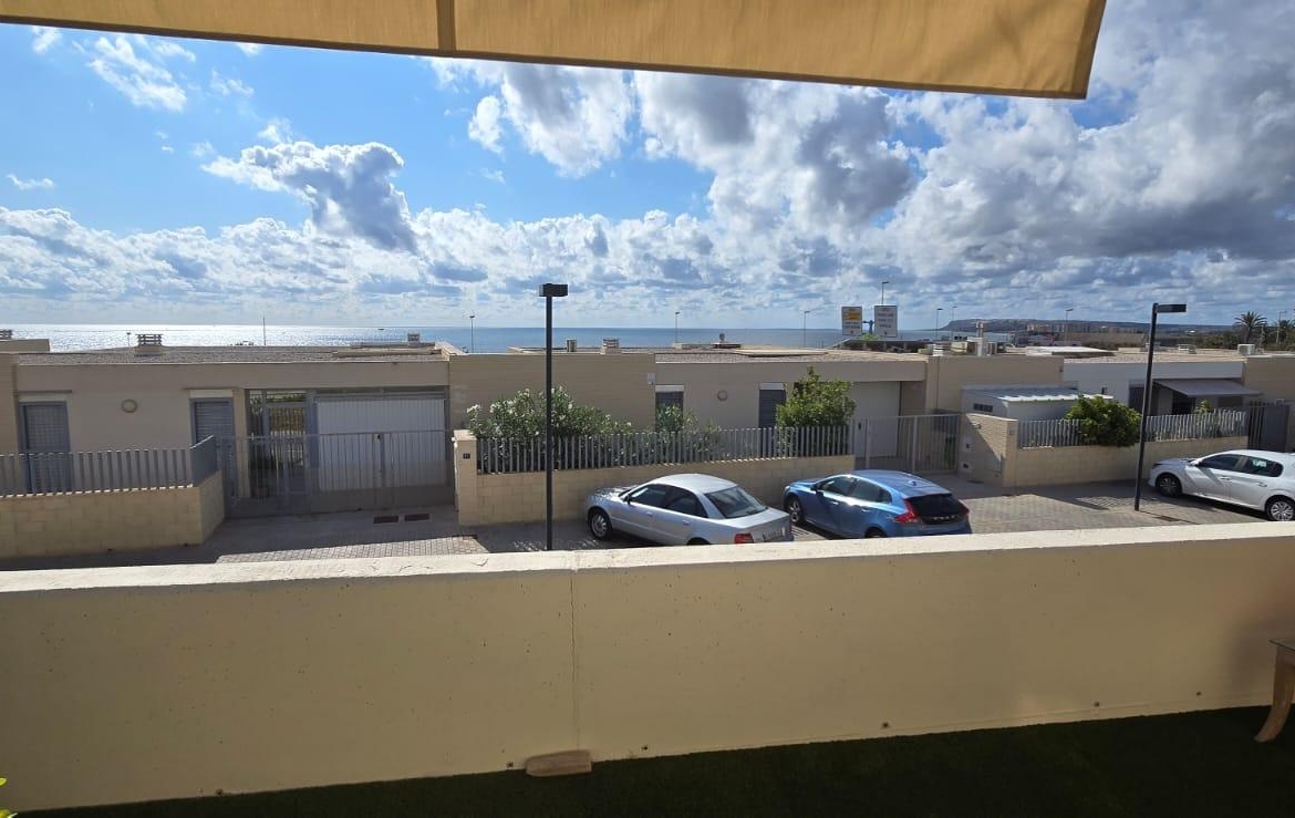 BUNGALOW IN CITY OF LIGHT FACING THE SEA – TORMOS STREET
