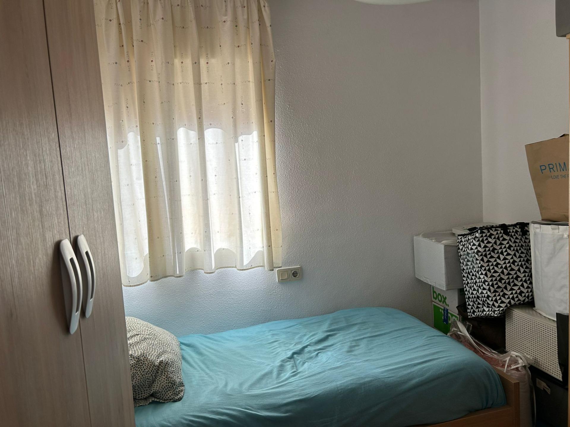 4-4-74 Amplio apartamento situado a 700m de la playa de Poniente. Perfecto para familias