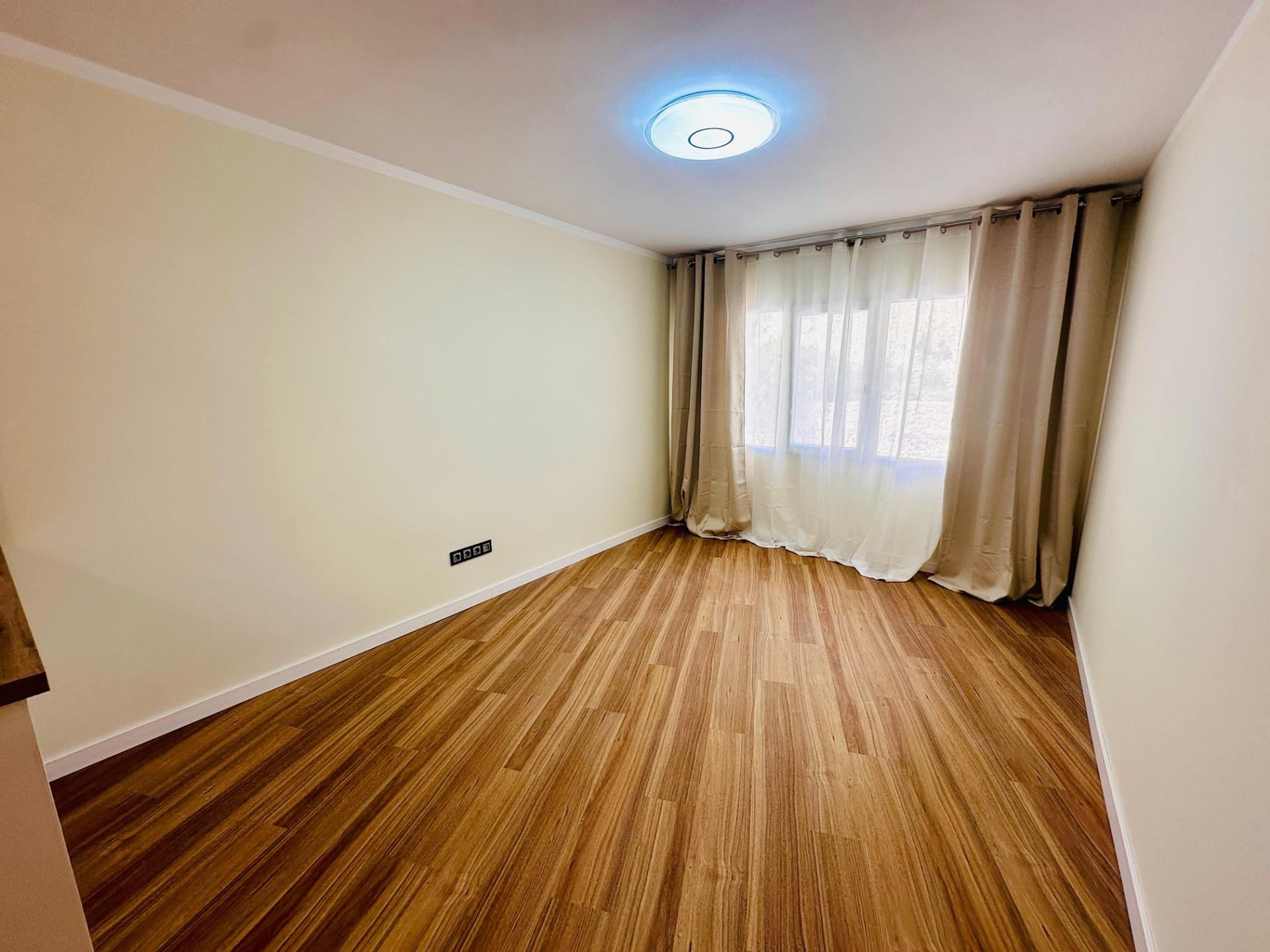 Bright and spacious apartment for sale in Alicante, Campoamor area