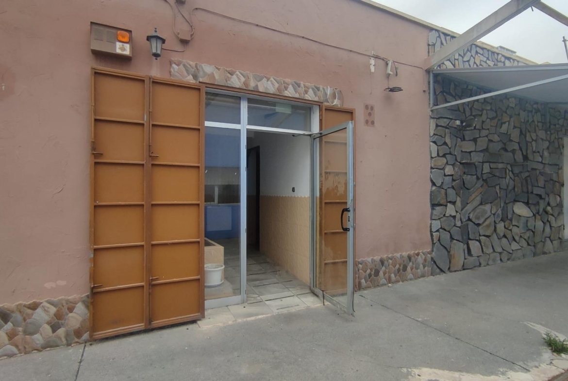Bar – restaurant with licence  in San Gabriel  Alicante