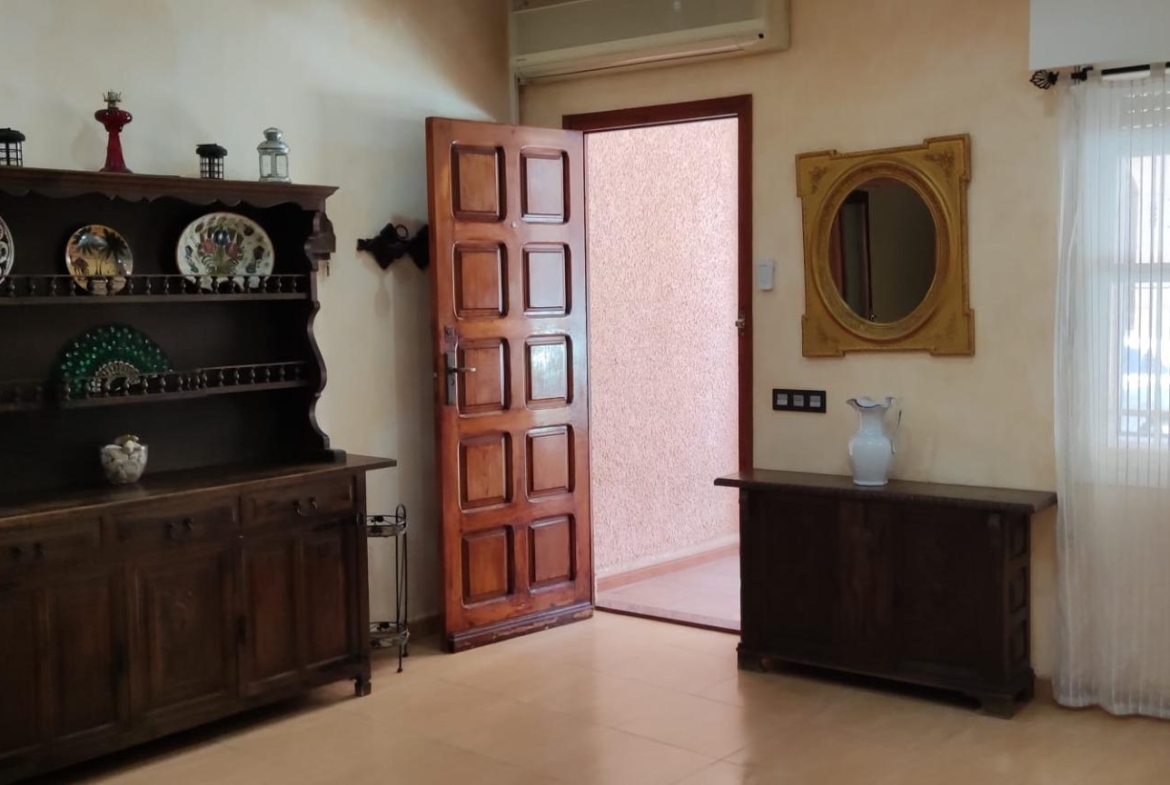 House in the Center of Torrevieja: Comfort and Proximity to the Beach with 3 Bedrooms and 2 Bathrooms