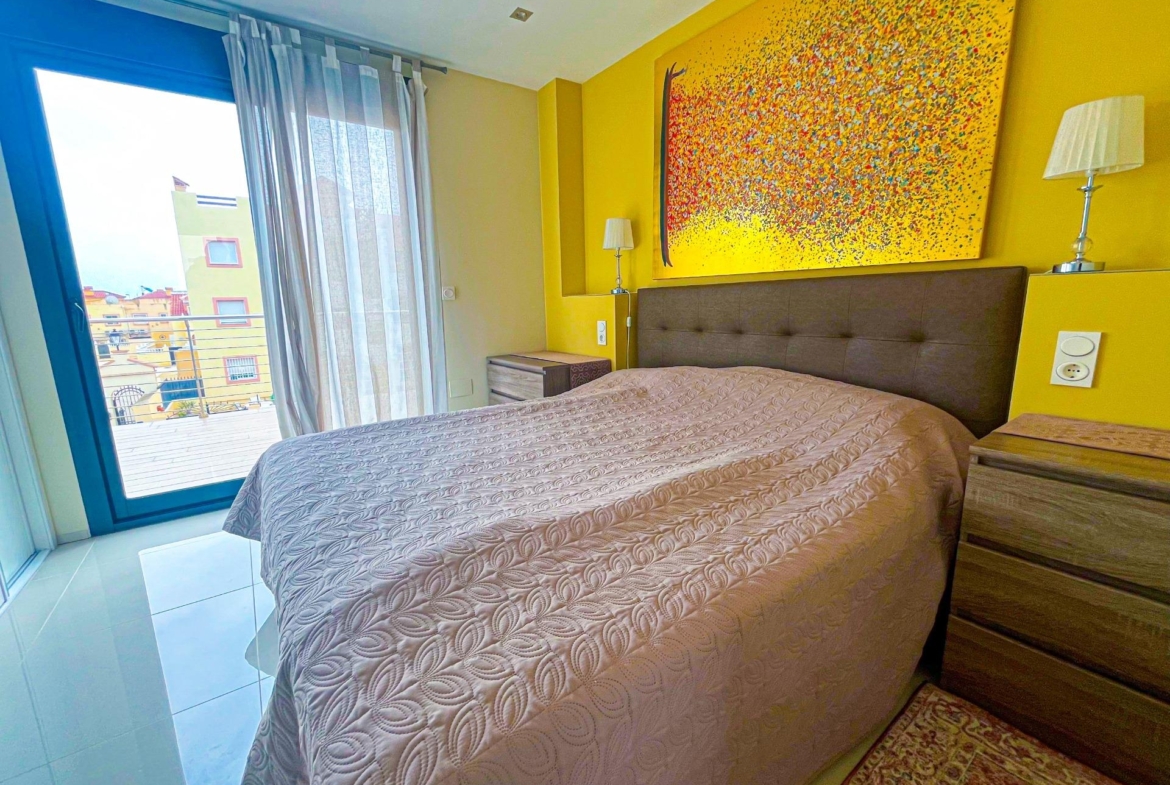 VILLA DE LUJO EN LA ZENIA. 5 DORM. 4 BAÑOS. PISCINA PRIVADA. PARCELA 410 M2.