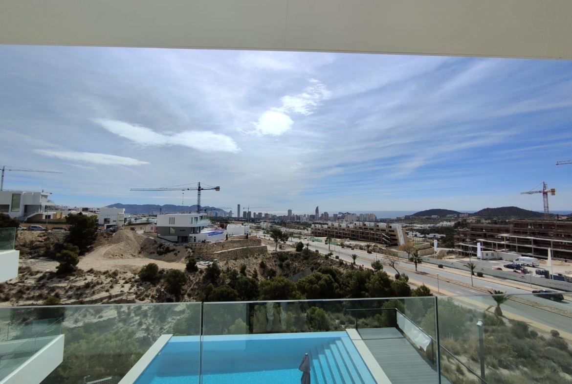 LARGE MODERN VILLA IN FINESTRAT