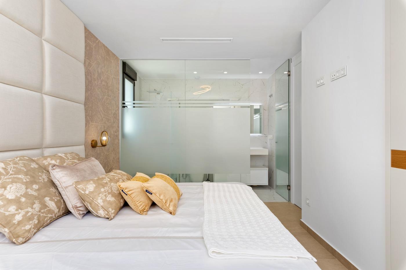4-42-8 OBRA NUEVA! VILLA DE LUJO EN ORIHUELA COSTA. PLAYA A 350 METROS.