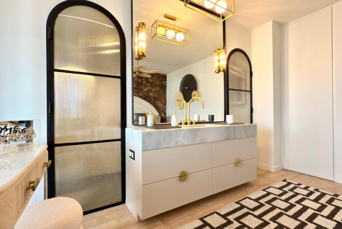 Exclusief penthouse met uitzicht op zee en prachtige renovatie, in pau 5