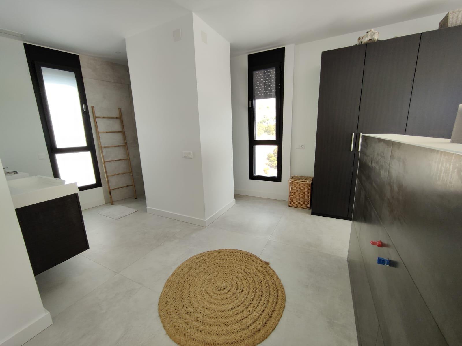 LARGE MODERN VILLA IN FINESTRAT