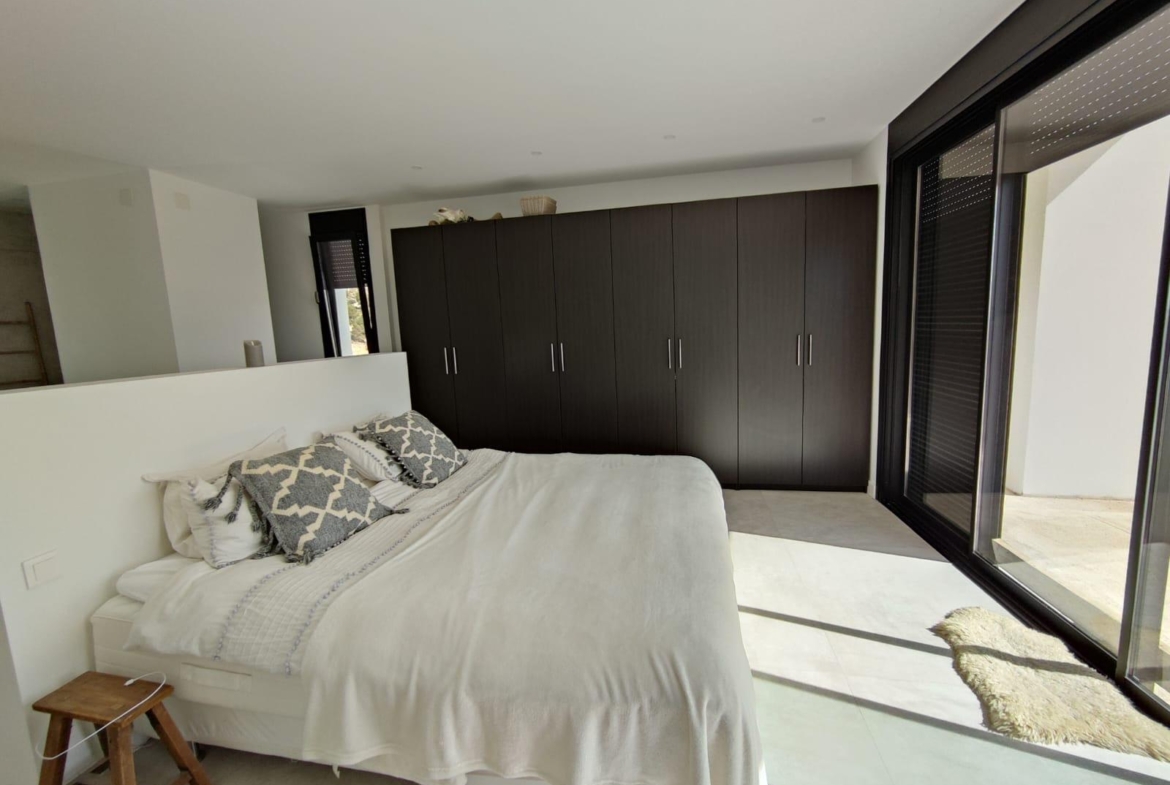 LARGE MODERN VILLA IN FINESTRAT