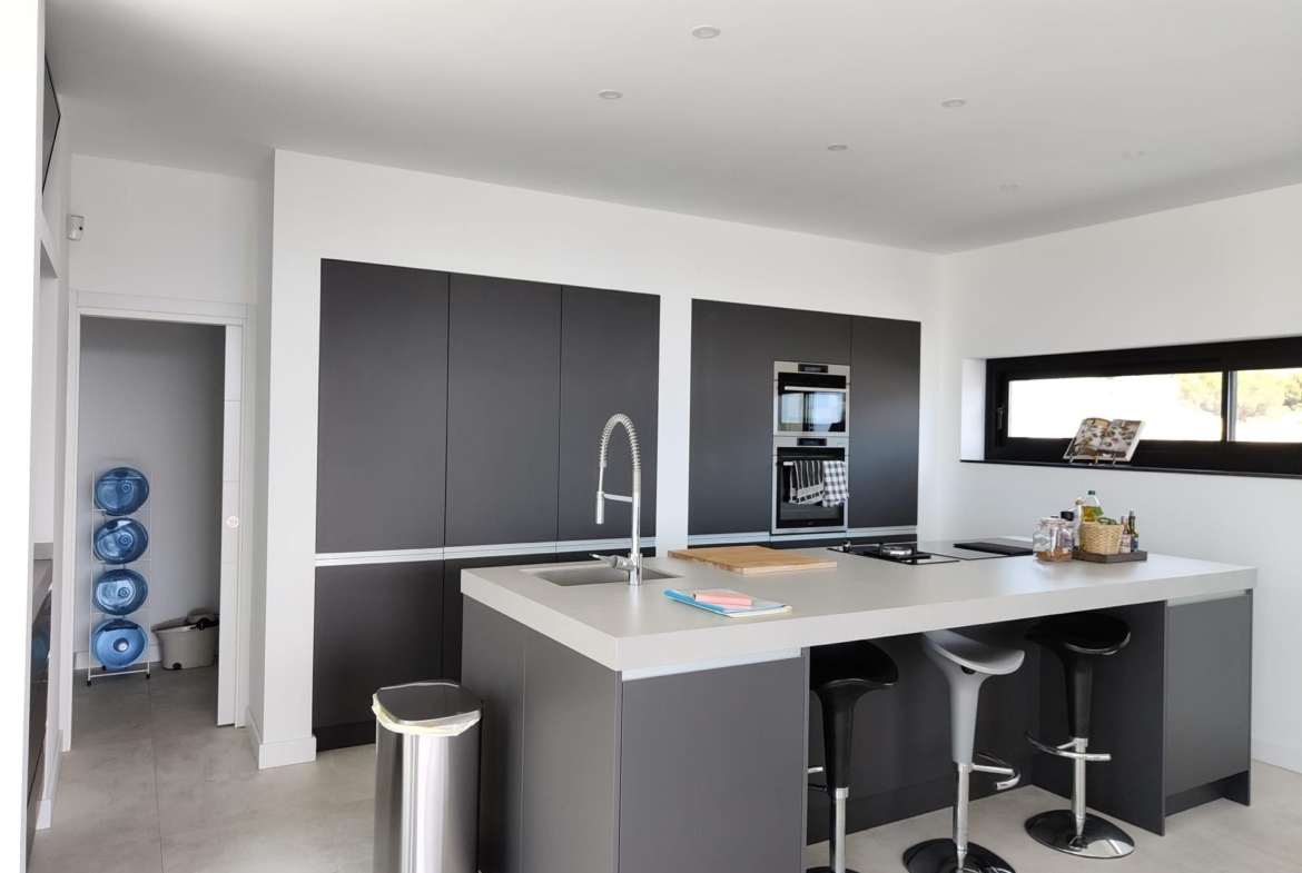 LARGE MODERN VILLA IN FINESTRAT