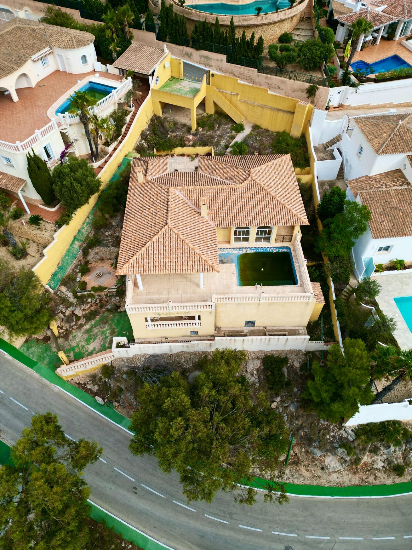 “Villa met panoramisch uitzicht en groot potentieel in Altea Hills”