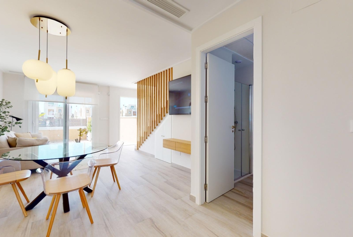 ADOSADOS DE OBRA NUEVA EN PILAR DE LA HORADADA. 3 DORM. 2 BAÑOS. CON PLAZA DE GARAJE Y PISCINA. 83 M2. JARDIN 33 M2. SOLARIUM 34 M2.