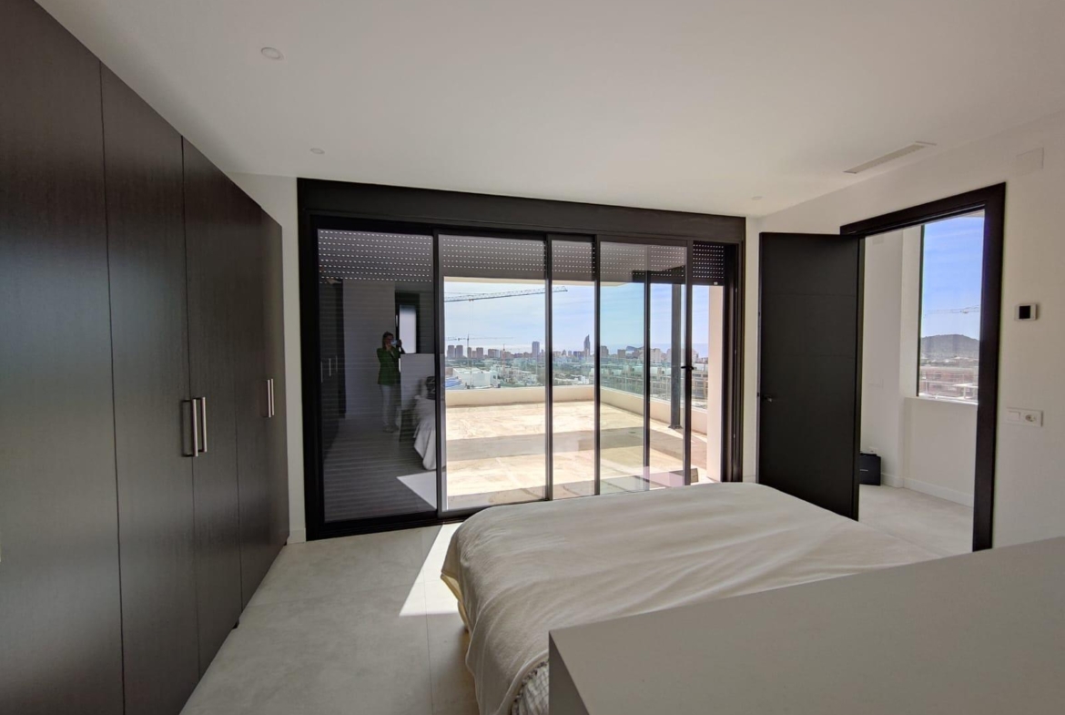 LARGE MODERN VILLA IN FINESTRAT
