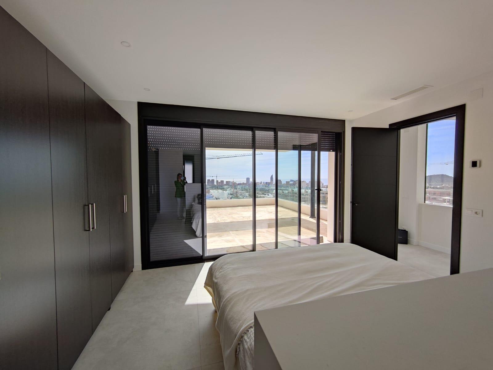 LARGE MODERN VILLA IN FINESTRAT