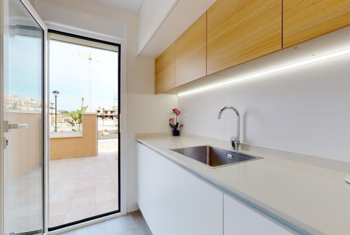 ADOSADOS DE OBRA NUEVA EN PILAR DE LA HORADADA. 3 DORM. 2 BAÑOS. CON PLAZA DE GARAJE Y PISCINA. 83 M2. JARDIN 33 M2. SOLARIUM 34 M2.