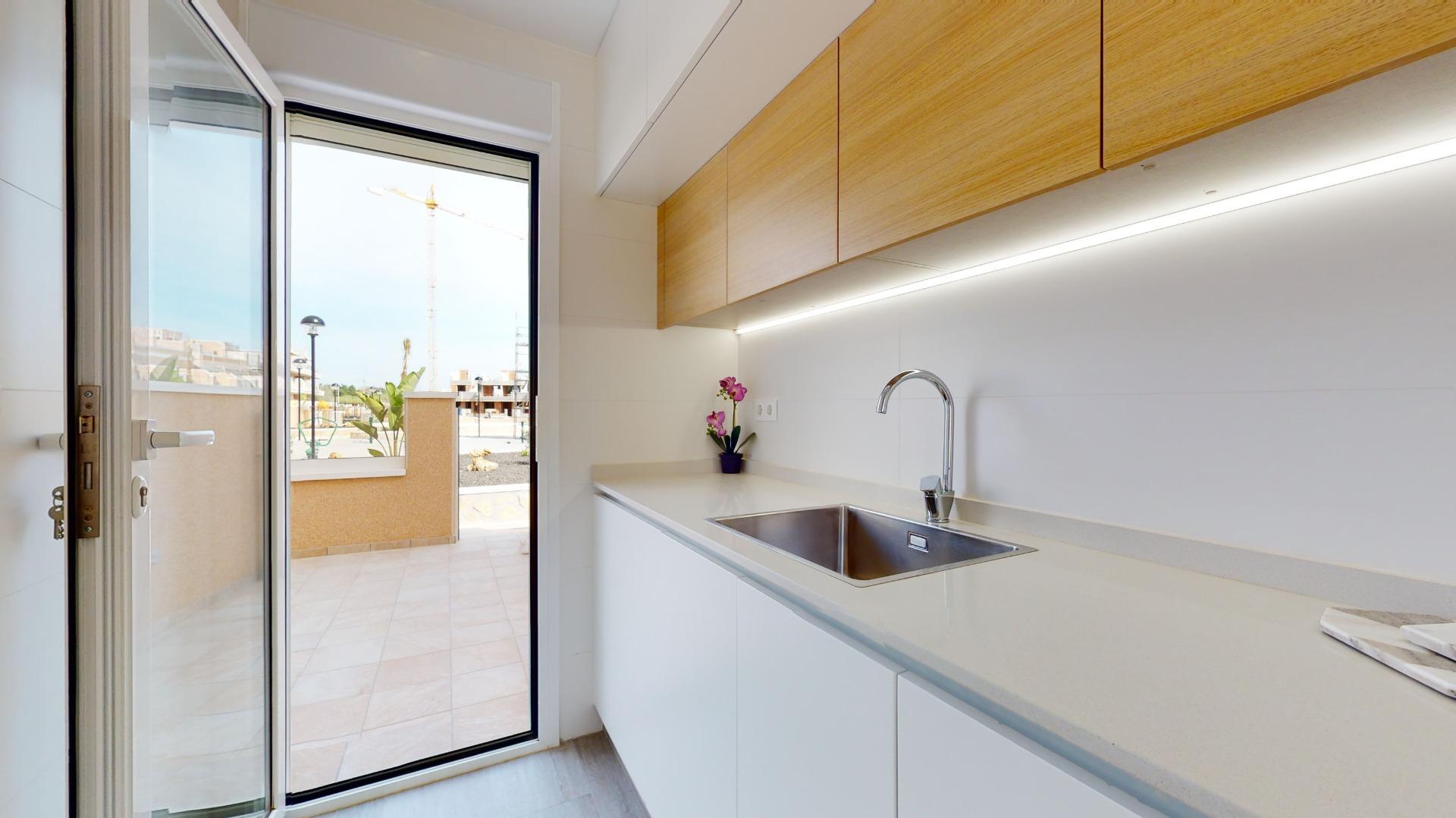 4-49-12 ADOSADOS DE OBRA NUEVA EN PILAR DE LA HORADADA. 3 DORM. 2 BAÑOS. CON PLAZA DE GARAJE Y PISCINA. 83 M2. JARDIN 33 M2. SOLARIUM 34 M2.