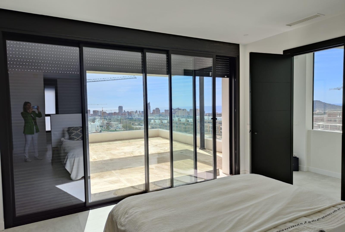LARGE MODERN VILLA IN FINESTRAT