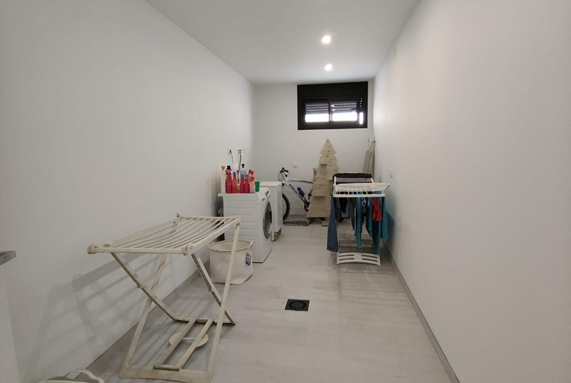 LARGE MODERN VILLA IN FINESTRAT