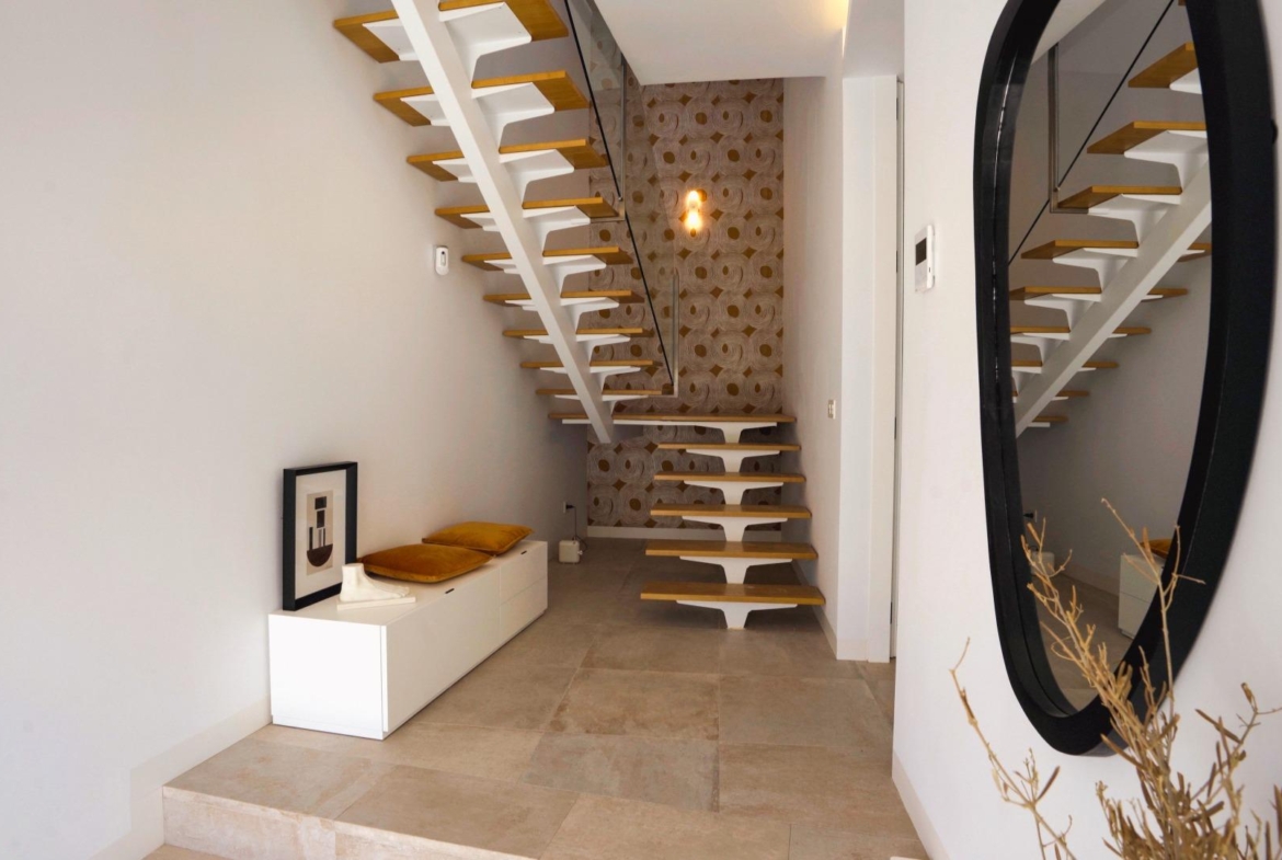 VILLAS DE LUJO! OBRA NUEVA DE ALTA CALIDAD! 3 DORMITORIOS. 3 BAÑOS. PISCINA PRIVADA. PARCELA 180M2.