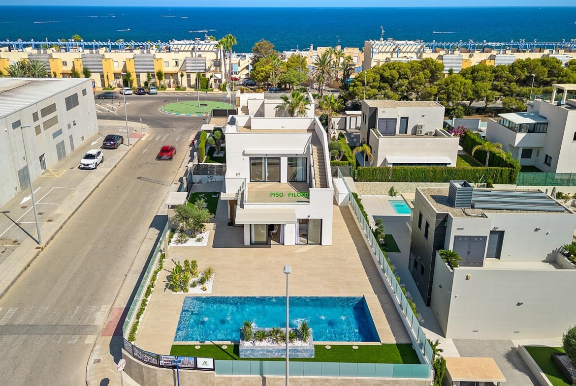 OBRA NUEVA! VILLA DE LUJO EN ORIHUELA COSTA. PLAYA A 350 METROS.