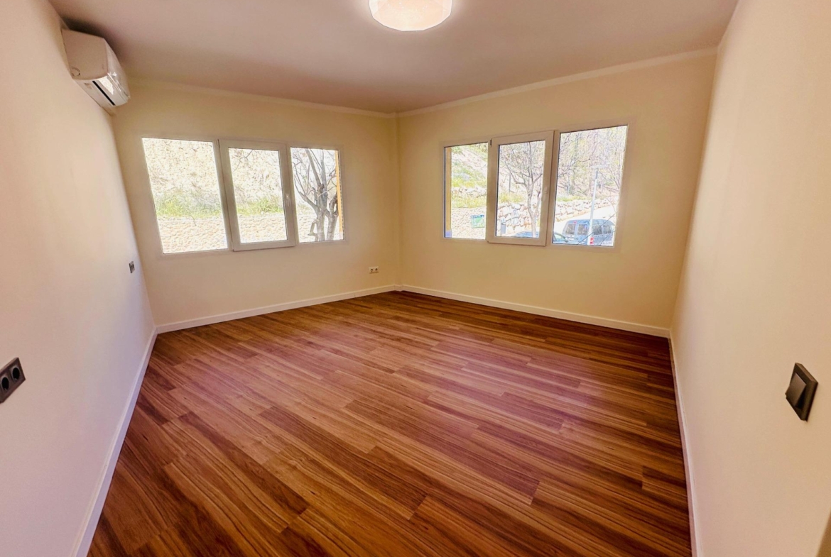Bright and spacious apartment for sale in Alicante, Campoamor area