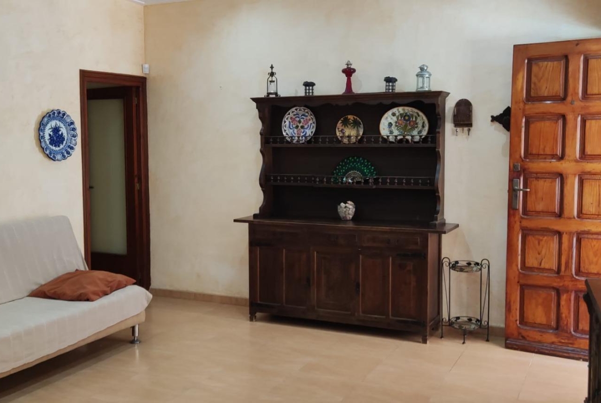 House in the Center of Torrevieja: Comfort and Proximity to the Beach with 3 Bedrooms and 2 Bathrooms