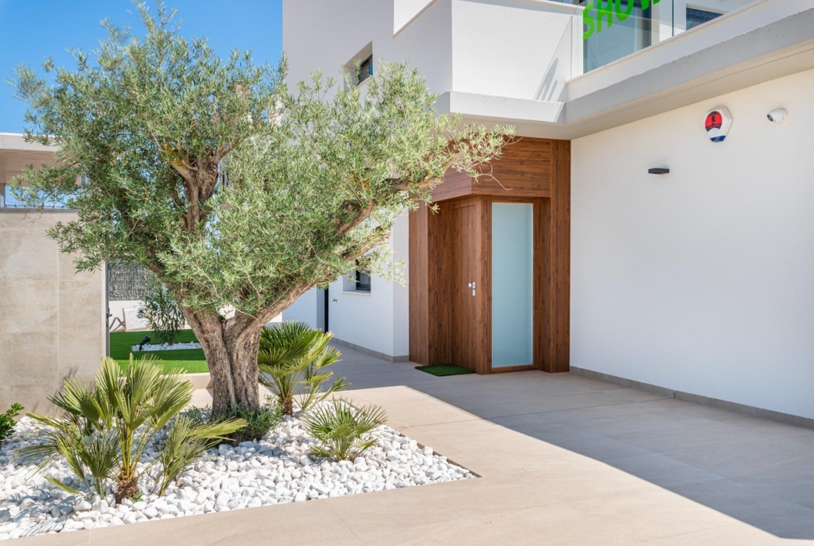 OBRA NUEVA! VILLA DE LUJO EN ORIHUELA COSTA. PLAYA A 350 METROS.