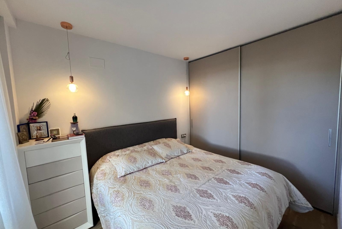 VILLA OBRA NUEVA! 3 DORMITORIOS. 3 BAÑOS. PARCELA 200 M2. PISCINA PROPIA. GARAJE.