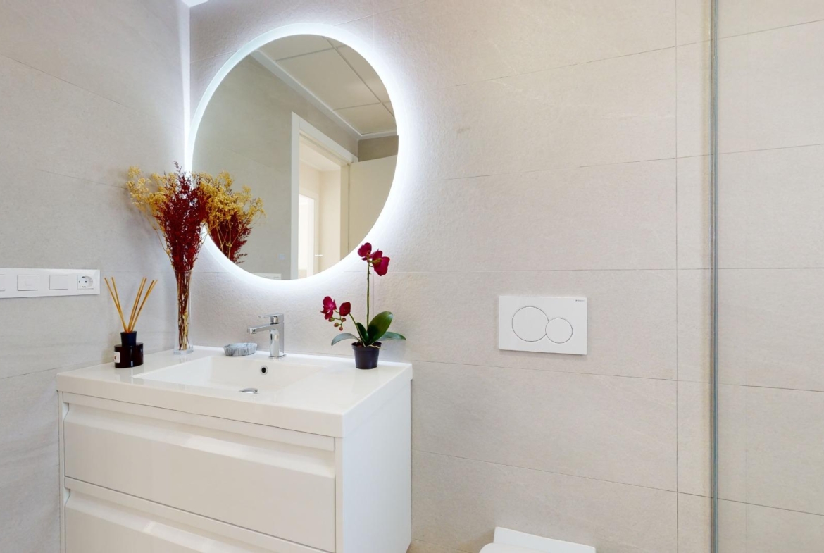 ADOSADOS DE OBRA NUEVA EN PILAR DE LA HORADADA. 3 DORM. 2 BAÑOS. CON PLAZA DE GARAJE Y PISCINA. 83 M2. JARDIN 33 M2. SOLARIUM 34 M2.