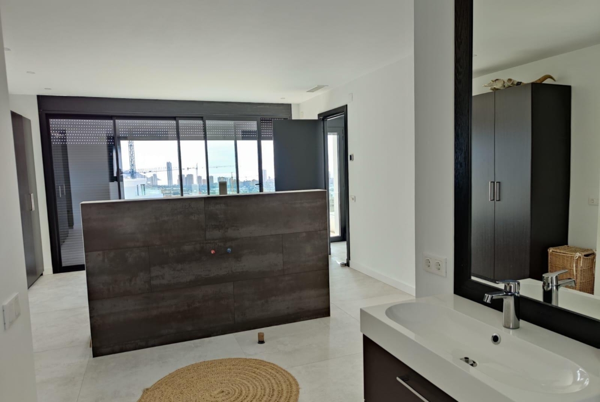 LARGE MODERN VILLA IN FINESTRAT