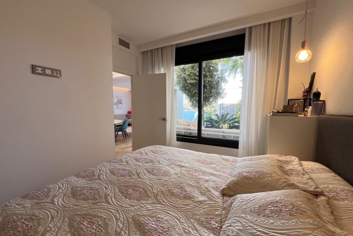 VILLA OBRA NUEVA! 3 DORMITORIOS. 3 BAÑOS. PARCELA 200 M2. PISCINA PROPIA. GARAJE.