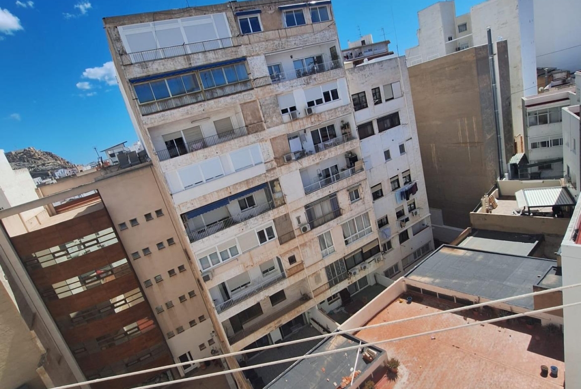 PISO AMPLIO Y LUMINOSO CON ASCENSOR EN PINTOR GISBERT – SAN BLAS
