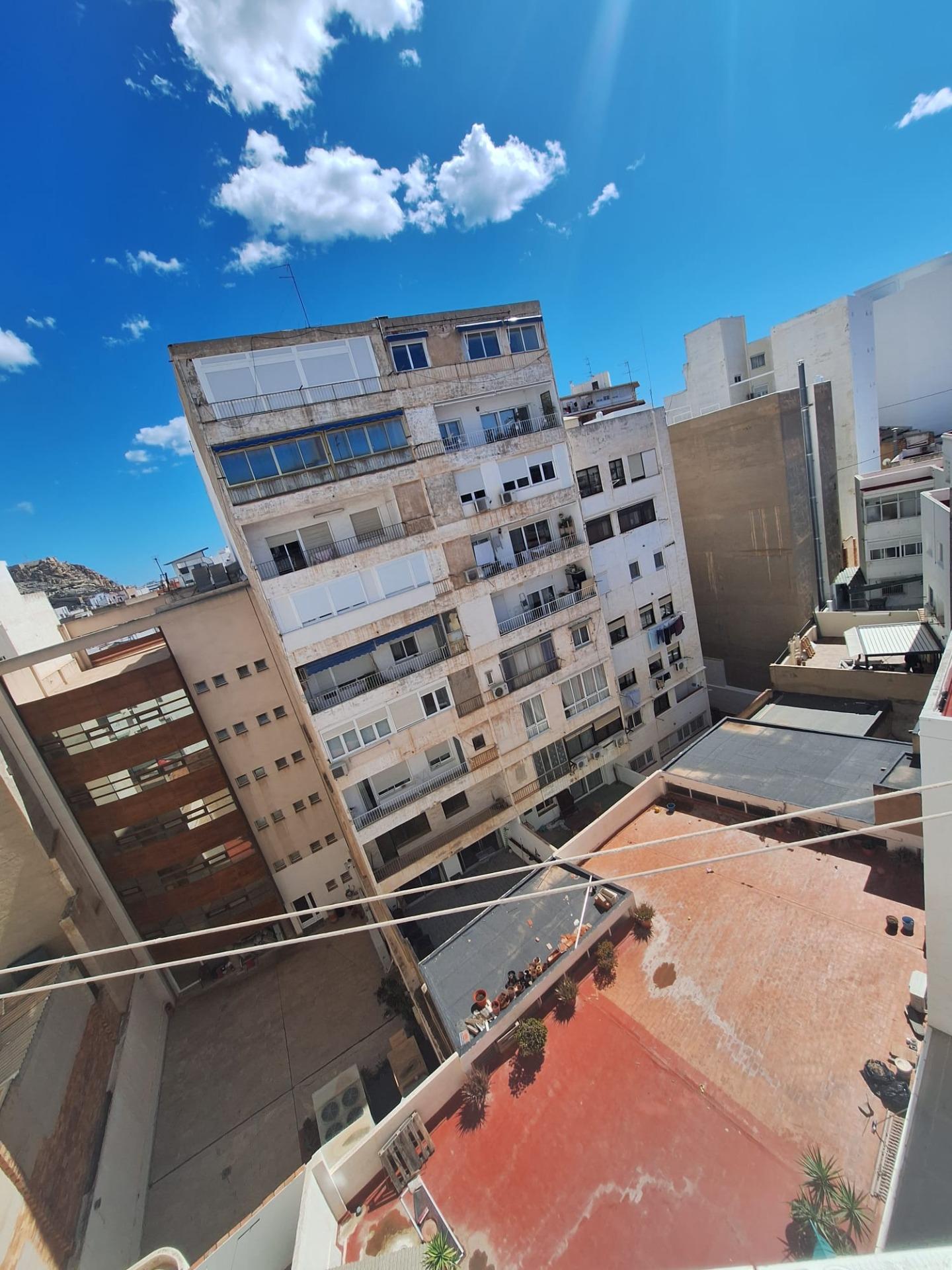 PISO AMPLIO Y LUMINOSO CON ASCENSOR EN PINTOR GISBERT – SAN BLAS