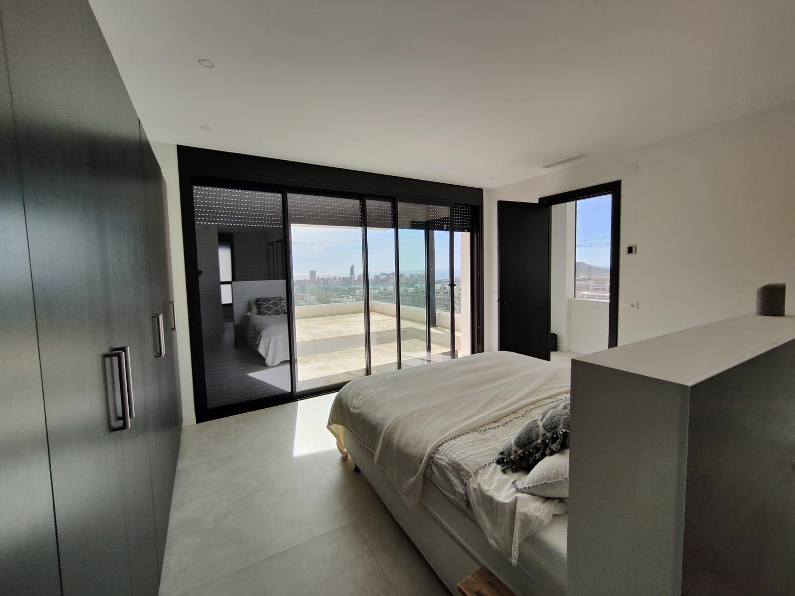 LARGE MODERN VILLA IN FINESTRAT