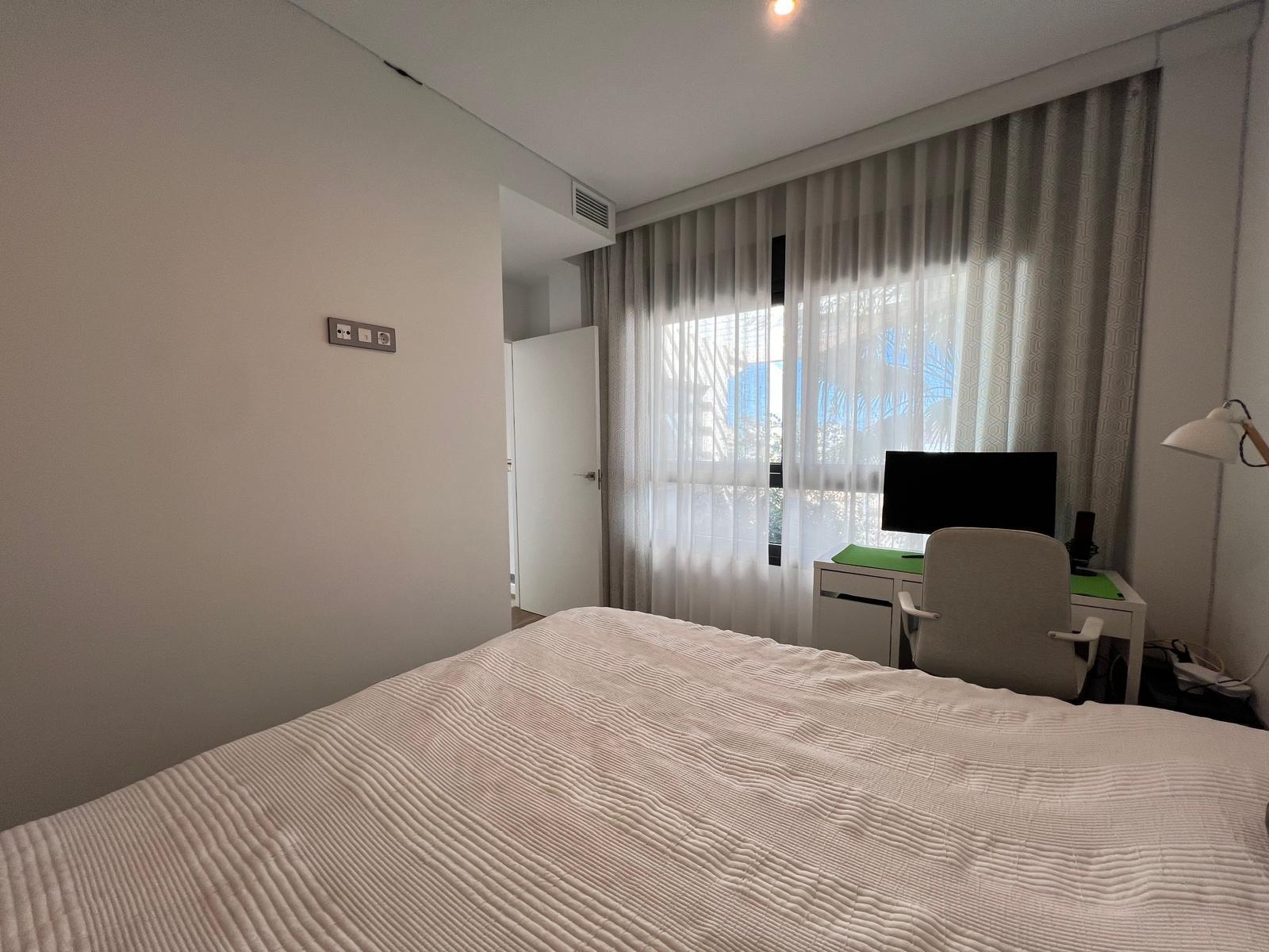 VILLA OBRA NUEVA! 3 DORMITORIOS. 3 BAÑOS. PARCELA 200 M2. PISCINA PROPIA. GARAJE.