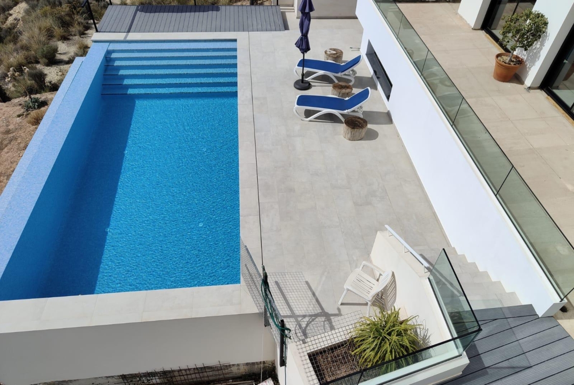 LARGE MODERN VILLA IN FINESTRAT
