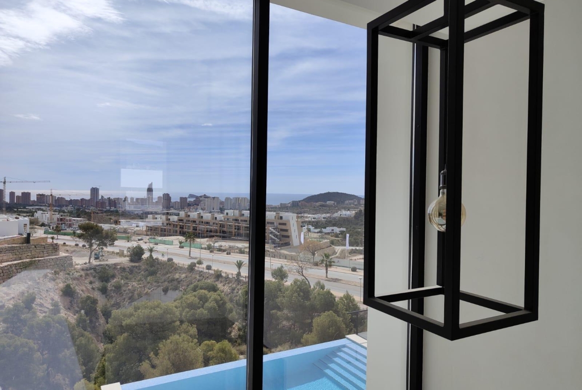 LARGE MODERN VILLA IN FINESTRAT