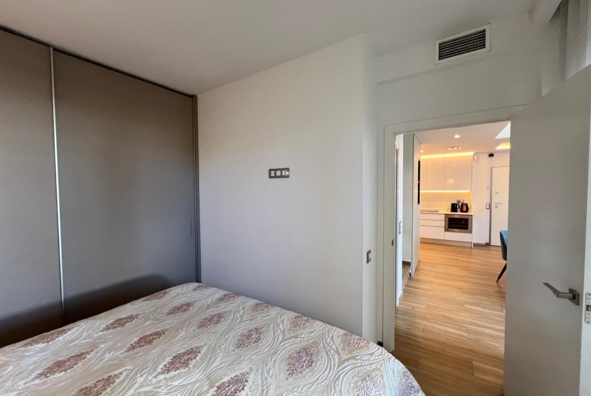 VILLA OBRA NUEVA! 3 DORMITORIOS. 3 BAÑOS. PARCELA 200 M2. PISCINA PROPIA. GARAJE.