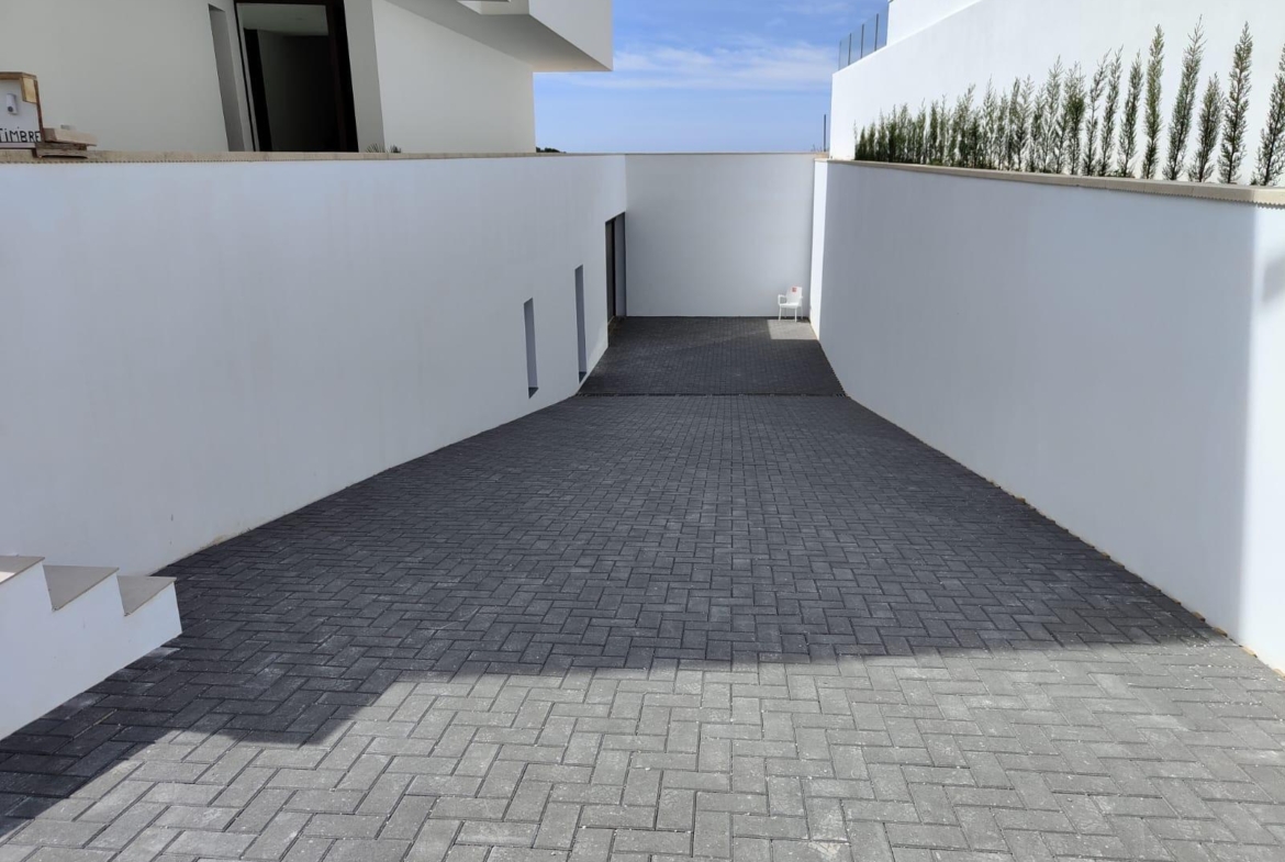 LARGE MODERN VILLA IN FINESTRAT
