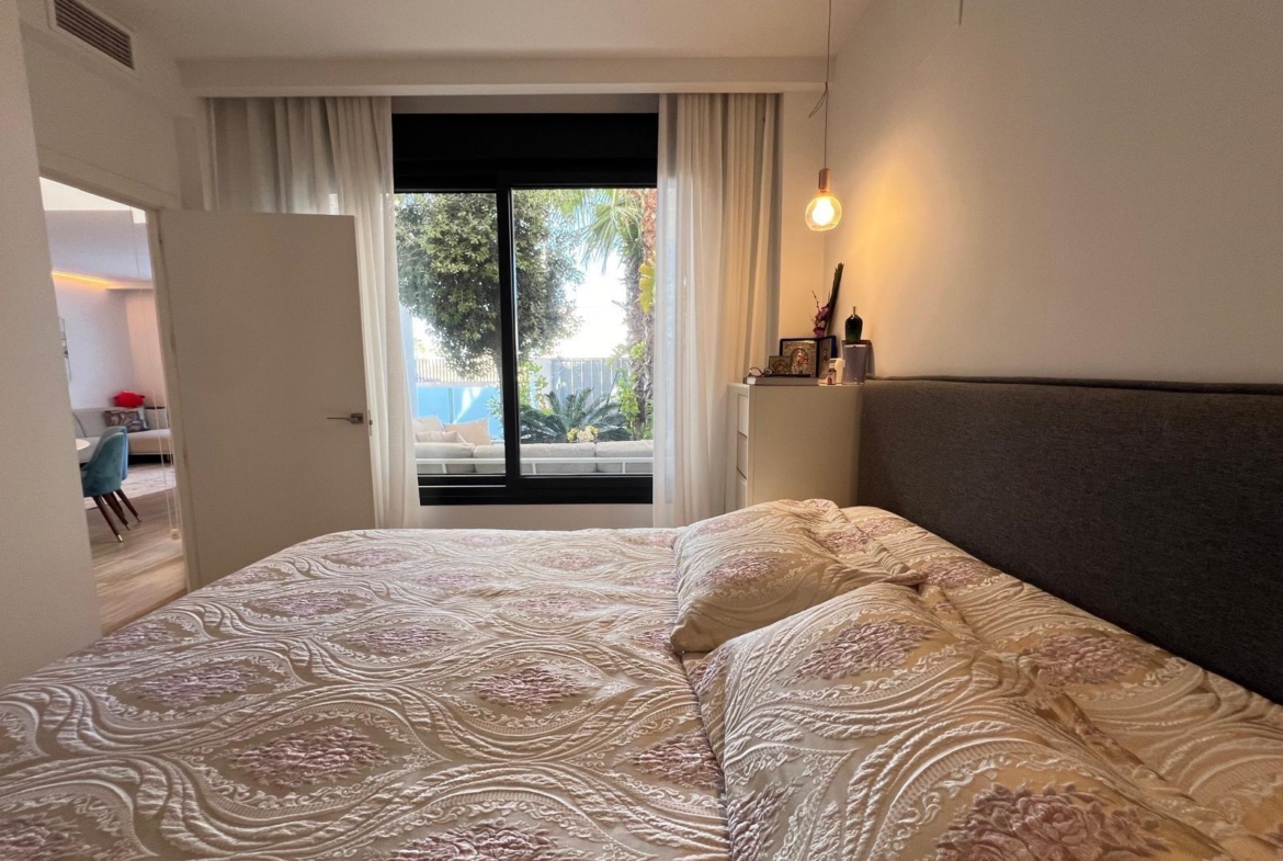 VILLA OBRA NUEVA! 3 DORMITORIOS. 3 BAÑOS. PARCELA 200 M2. PISCINA PROPIA. GARAJE.